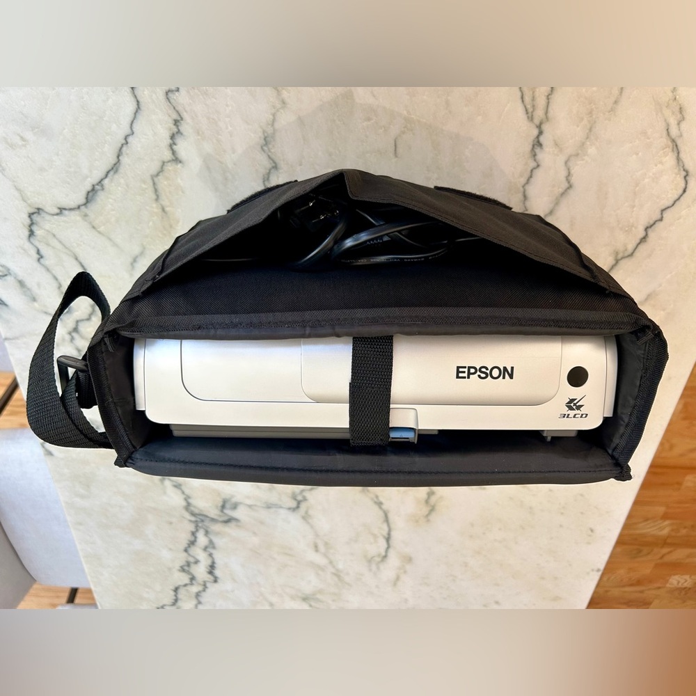 Epson LCD Projector model EMP: S4 with Black Carry Case and Power cables - Picture 12 of 13